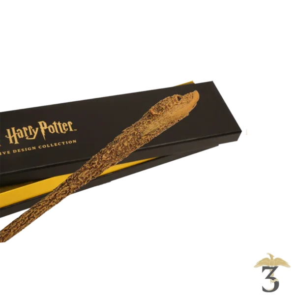 Baguette the hufflepuff mascot - Les Trois Reliques, magasin Harry Potter - Photo N°2