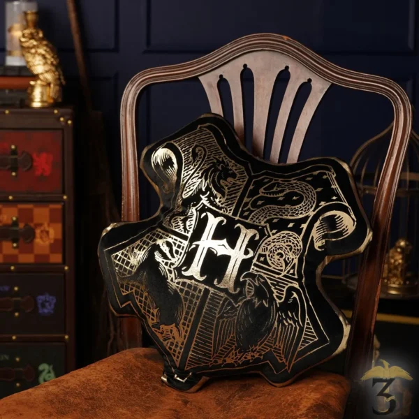 Coussin en velours blason de poudlard 43 cm – harry potter - Les Trois Reliques, magasin Harry Potter - Photo N°5
