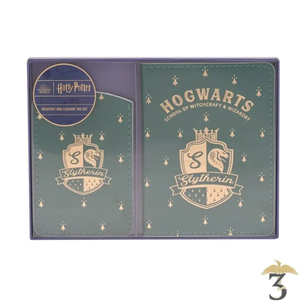 Couverture de passeport avec etiquette a bagage serpentard - Les Trois Reliques, magasin Harry Potter - Photo N°4