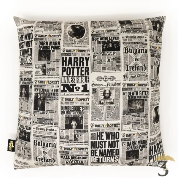 Housse de coussin 100% coton Gazette du Sorcier - MinaLima - Les Trois Reliques, magasin Harry Potter - Photo N°2