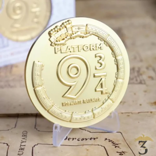 MEDAILLION PLATEFORME 9 3/4 COLLECTOR PLAQUE OR - Les Trois Reliques, magasin Harry Potter - Photo N°3