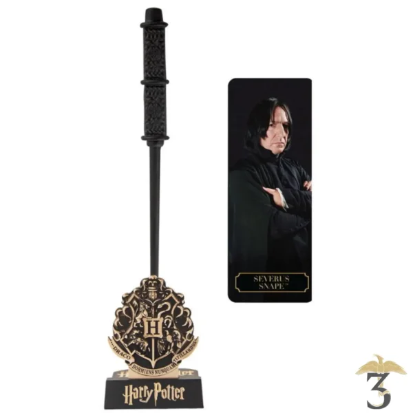 STYLO BAGUETTE SEVERUS ROGUE AVEC SOCLE & MARQUE PAGE LENTICULAIRE - Les Trois Reliques, magasin Harry Potter - Photo N°1